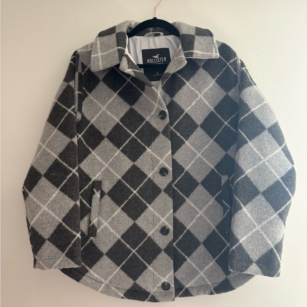 Hollister Black and Gray Plaid Coat 🐘✨☕️